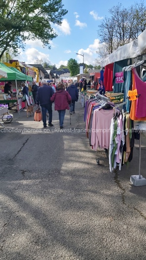 Monday market pontchateau 
