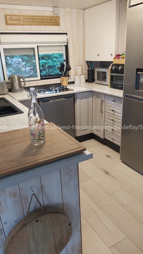 Fully fitted spacious kitchen 