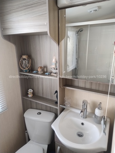Shower room with plenty of storage