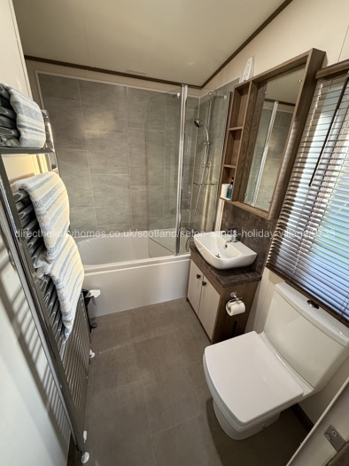 En-suite family bathroom 