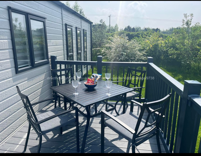 Large deck 2 seating areas