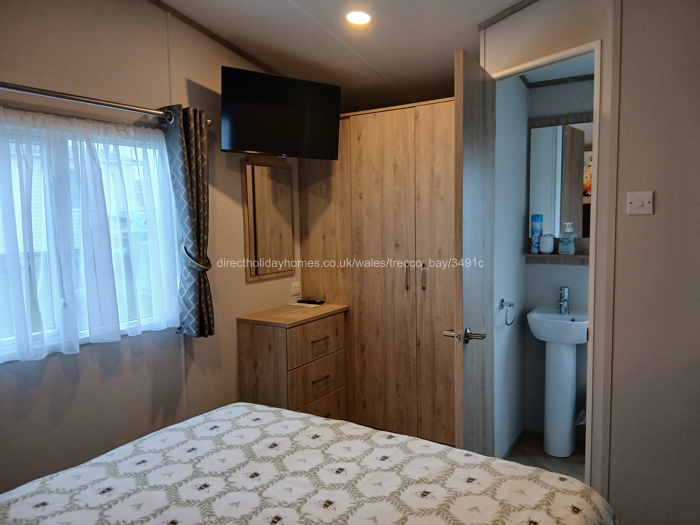 Master bedroom & en suite