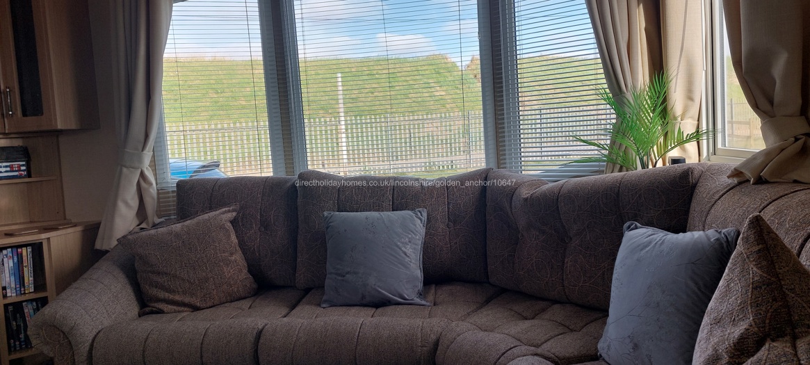 Corner settee room