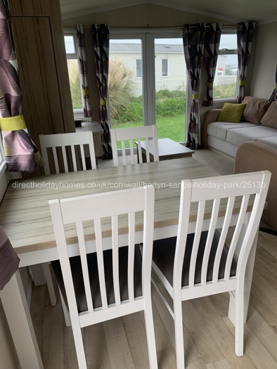 Dinner table with four chairs 