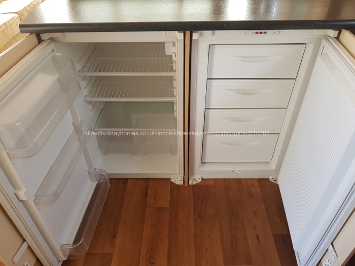Integrated fridge freezer 