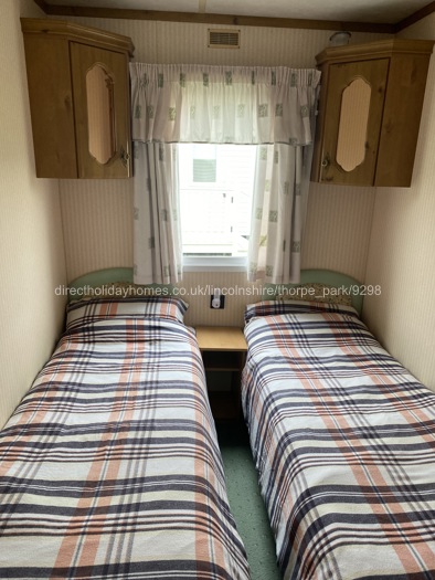 Twin room with small tv/dvd player