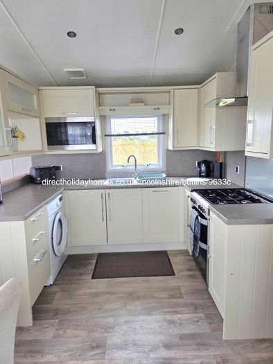 Fully Fitted Kitchen with Dish Wash