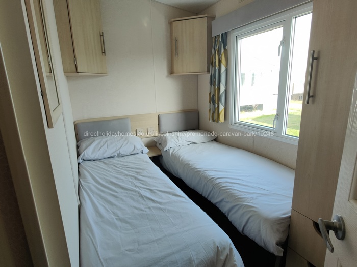 Twin bedroom 