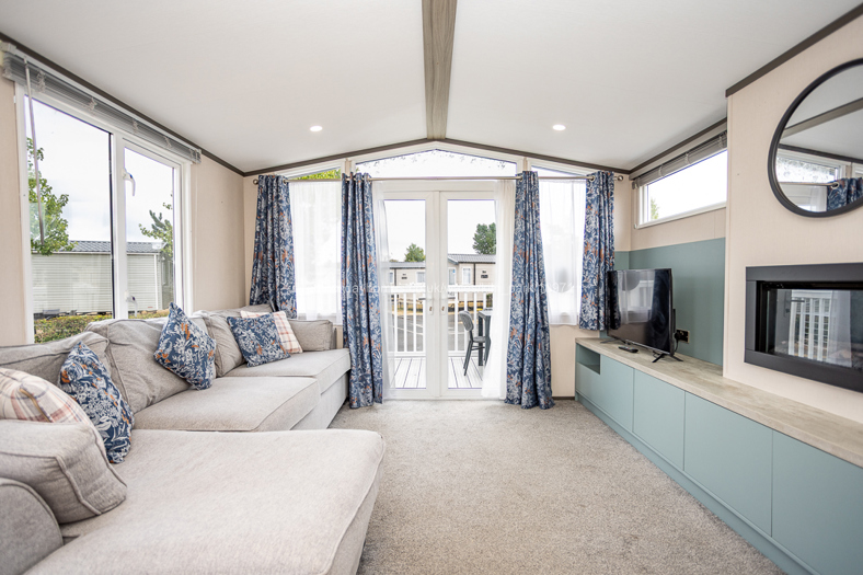 Spacious Comfortable Lounge