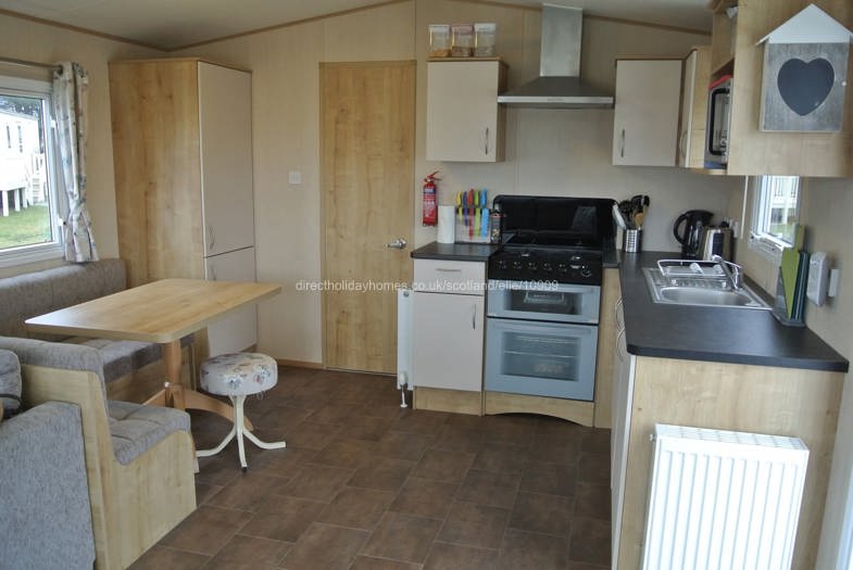 Kitchen & Dining Area