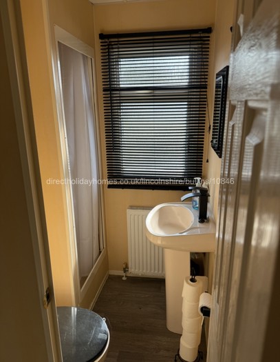 En-suite with shower