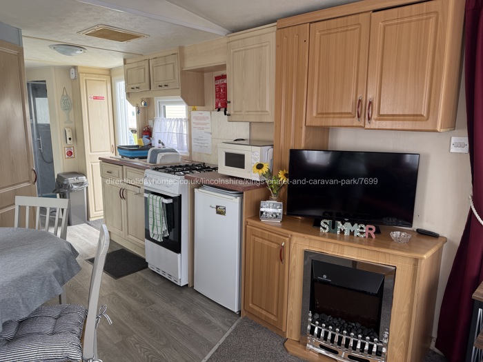 MAIN KITCHEN