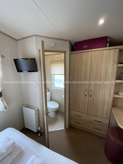 en-suite toilet and basin