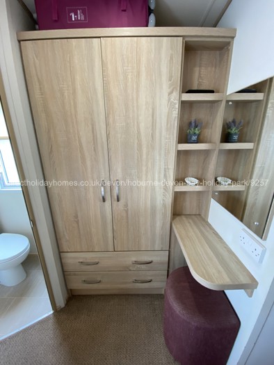 Dressing area main bedrom