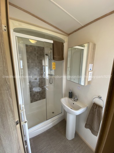 Main shower/bathroom & toilet