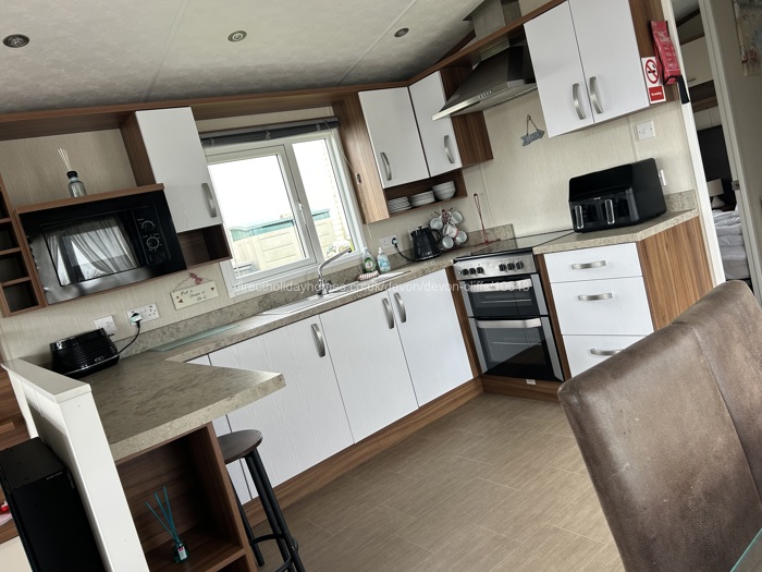 Well equipped kitchen 