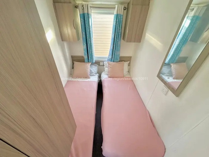 Single Room 1 of 2 with 2 Beds
